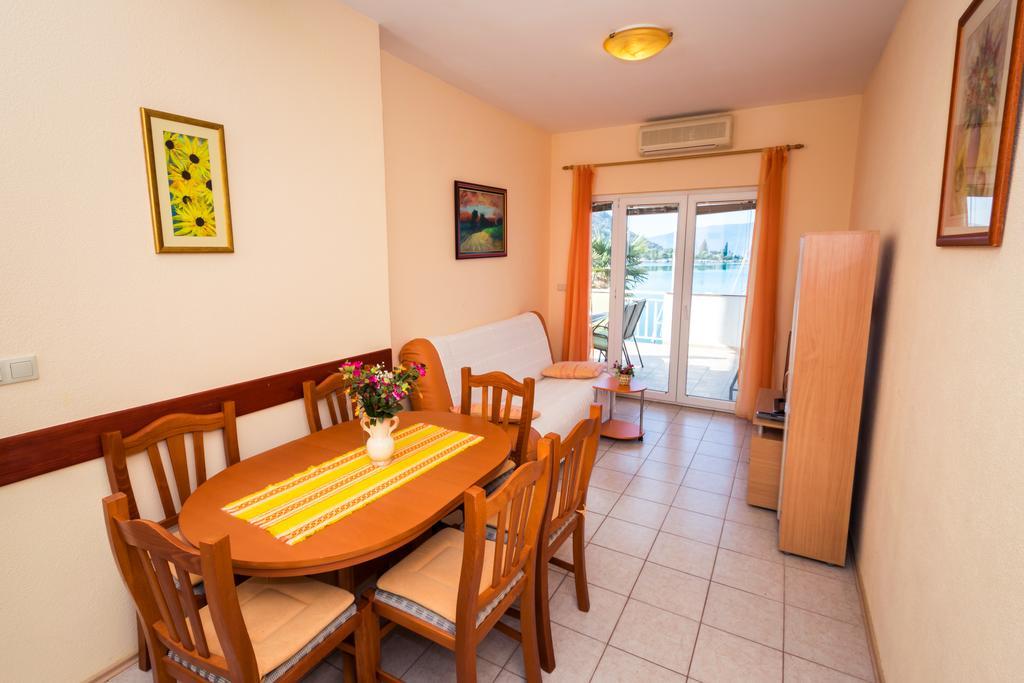 Apartments Galeb Blace Exterior foto