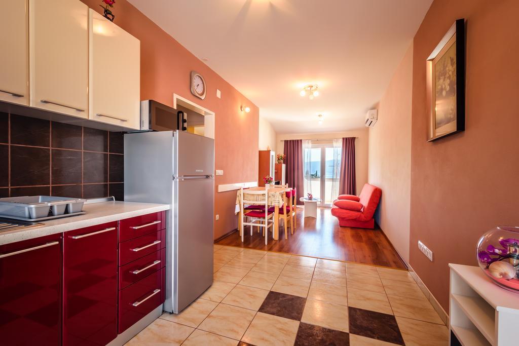 Apartments Galeb Blace Exterior foto